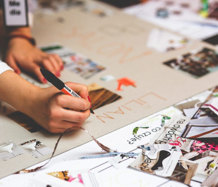 commerce-composition-desk-6213